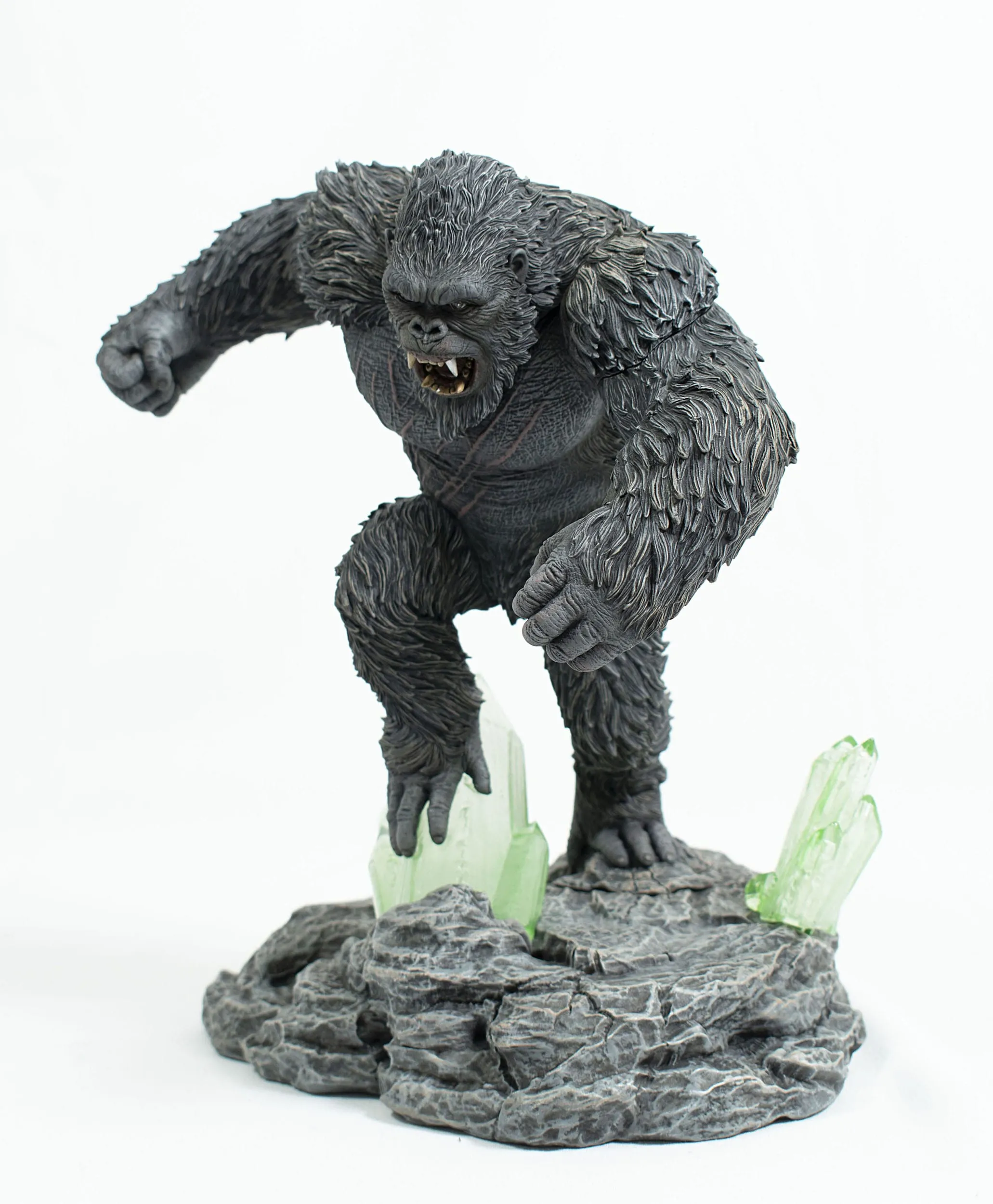 Diamond Select Godzilla X Kong: The New Empire Gallery King Kong Deluxe PVC Diorama Statue